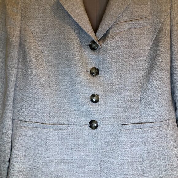 Anne Klein Classic Tan Peplum Back Blazer Size 6 EUC - Picture 5 of 9